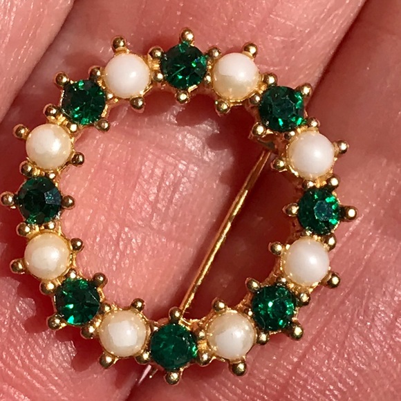 Vintage Jewelry - Last call Vintage Green and Pearl Circle Brooch Gold toned